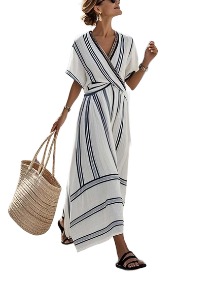 Vestido de verano blanco cruzado con rayas azul marino, manga corta y falda midi