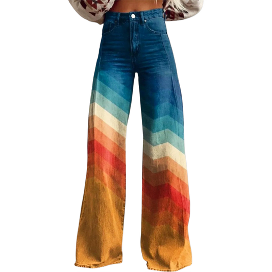 Vaqueros azules con diseños geométricos multicolor en las perneras
