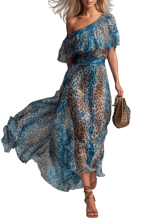 Vestido largo de gasa azul con estampado leopardo, volante en el escote y cintura fruncida