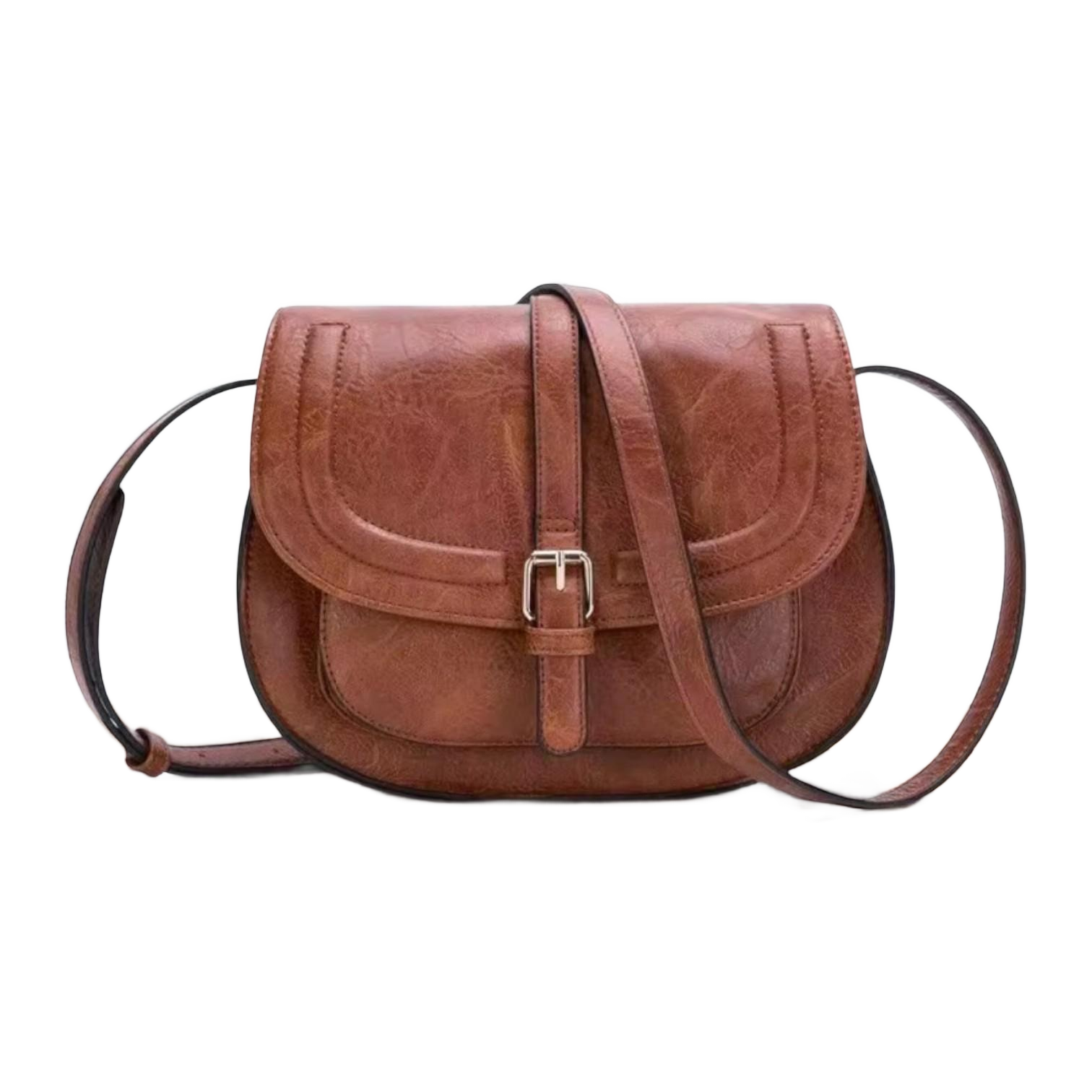 Bolso de hombro clásico de cuero marrón con solapa y correa cruzada ajustable.