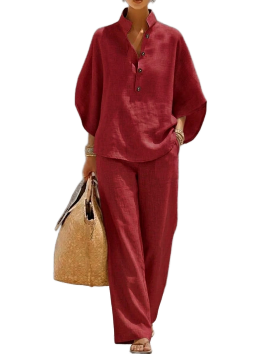 Conjunto elegante rojo: blusa tipo polo con botones y pantalón recto