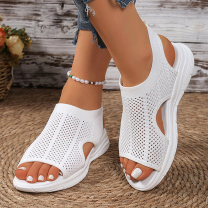 Sandalias ortopédicas blancas de malla con abertura lateral y suela acolchada